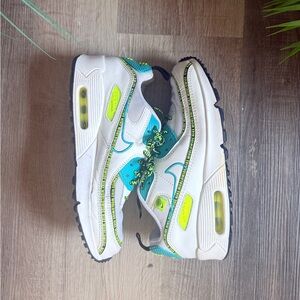 Nike Air Max 90 Worldwide Pack White Volt Blue Fury CV7665-100 Size 6Y 7.5W